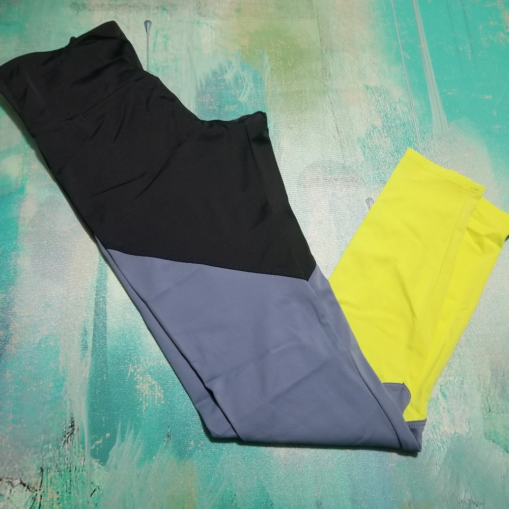 Onzie xs tricolor legging.